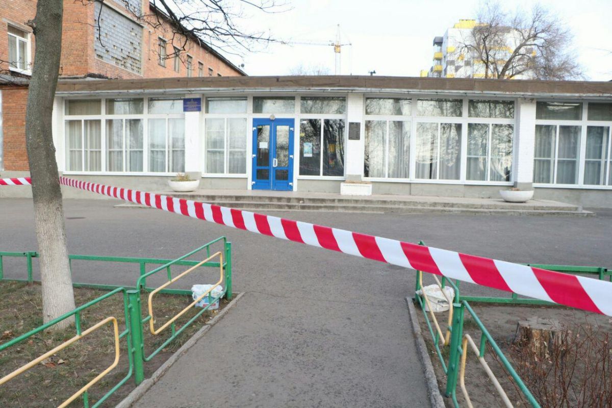 Для 2700 учнів Дніпра через “мінування” припинили заняття Для 2700 учнів Дніпра через “мінування” припинили заняття