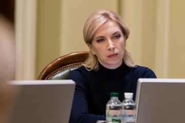 Верещук хочет свалить Денисову с поста омбудсмена в интересах претендентов от двух Козаков. Один от Шмыгаля, другой — от Медведчука Верещук хочет свалить Денисову с поста омбудсмена в интересах претендентов от двух Козаков. Один от Шмыгаля, другой — от Медведчука