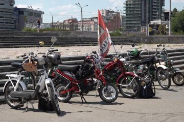 Фінішували, хоч і не сподівались: пройшов марафон ретро-мопедів Фінішували, хоч і не сподівались: пройшов марафон ретро-мопедів