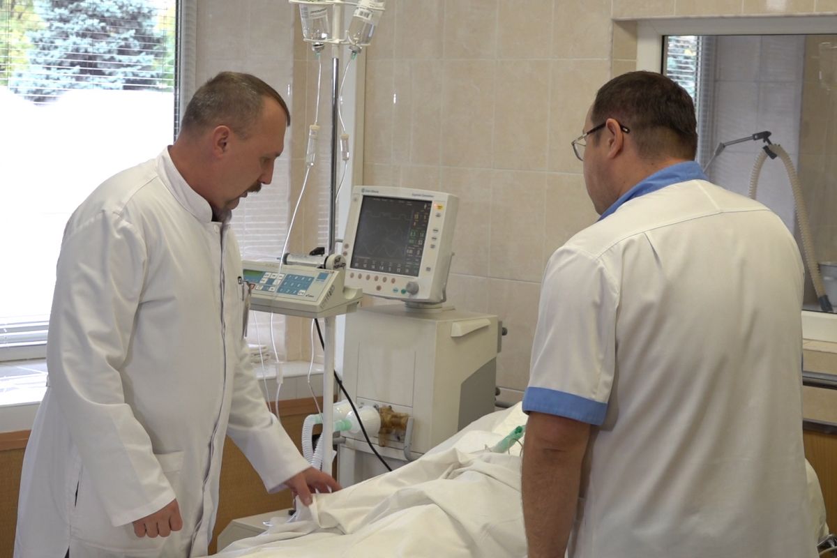 Життя пораненого бійця рятують у лікарні імені Мечникова Життя пораненого бійця рятують у лікарні імені Мечникова