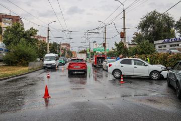 На Березинці зіткнулися вантажівка та “Рено” На Березинці зіткнулися вантажівка та “Рено”