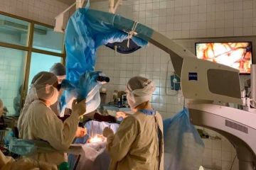 Дніпровські лікарі видалили пацієнтці гігантську пухлину головного мозку Дніпровські лікарі видалили пацієнтці гігантську пухлину головного мозку