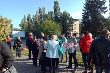 Нікопольчани мітингували під стінами ДТЕКу Нікопольчани мітингували під стінами ДТЕКу