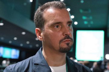 У Абромавичуса проблемы по бизнесу в Риге, поэтому освоением ресурсов в “Укроборонпроме” заняты кадровик Бондарь и Трегуб от Сороса У Абромавичуса проблемы по бизнесу в Риге, поэтому освоением ресурсов в “Укроборонпроме” заняты кадровик Бондарь и Трегуб от Сороса