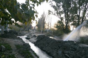 Комунальники “перетворили” вулицю Яхненківську на справжню Венецію Комунальники “перетворили” вулицю Яхненківську на справжню Венецію