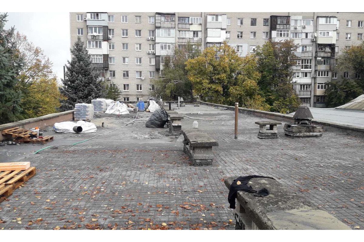 Дніпровський ясла-садок №298 затопило через незакінчений капремонт даху Дніпровський ясла-садок №298 затопило через незакінчений капремонт даху