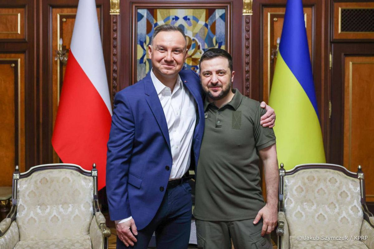"Польський народ дякує вам за ваш опір, за вашу відвагу і ваш захист Вітчизни", - президент Польщі Анджей Дуда у Верховній Раді України "Польський народ дякує вам за ваш опір, за вашу відвагу і ваш захист Вітчизни", - президент Польщі Анджей Дуда у Верховній Раді України
