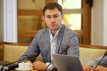 Колісник: "Створення мінімальних запасів нафтопродуктів - важливий елемент енергетичної незалежності та безпеки України" Колісник: "Створення мінімальних запасів нафтопродуктів - важливий елемент енергетичної незалежності та безпеки України"