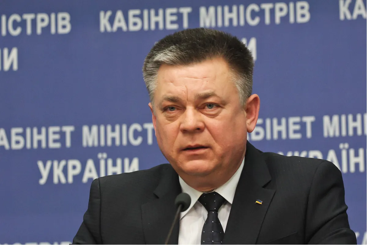 Ексміністра оборони України Лебедєва заочно взяли під варту у справах про розстріли на Майдані
