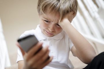 В Україні випустили чат-бот для допомоги у боротьбі з кібербулінгом В Україні випустили чат-бот для допомоги у боротьбі з кібербулінгом