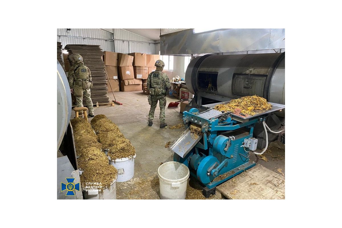 СБУ викрила угруповання, яке виготовляло контрабандні цигарки для продажу в ЄС СБУ викрила угруповання, яке виготовляло контрабандні цигарки для продажу в ЄС