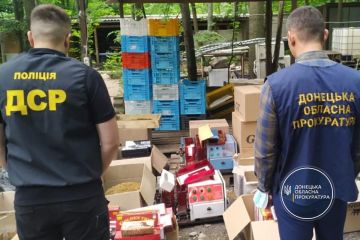 На Донеччині припинено діяльність підпільного цеху з виготовлення контрафактних цигарок  На Донеччині припинено діяльність підпільного цеху з виготовлення контрафактних цигарок