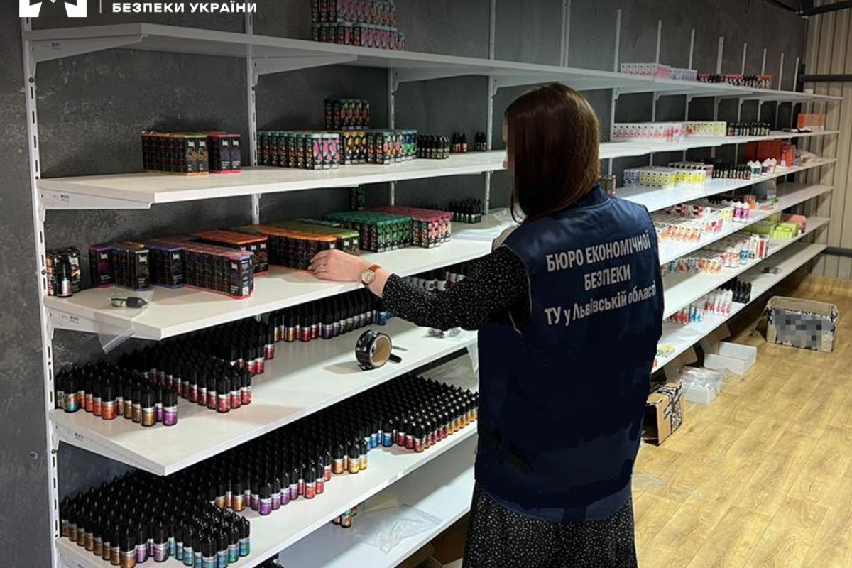 БЕБ повідомило про підозру у незаконному виробництві тютюнових виробів чотирьом мешканцям Львівщини БЕБ повідомило про підозру у незаконному виробництві тютюнових виробів чотирьом мешканцям Львівщини