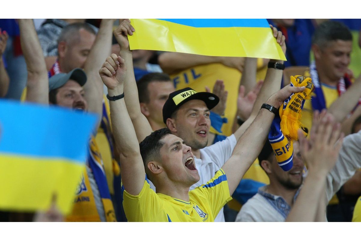 Вболівальникам «у тестовому режимі» дозволили відвідати футбольні матчі Вболівальникам «у тестовому режимі» дозволили відвідати футбольні матчі