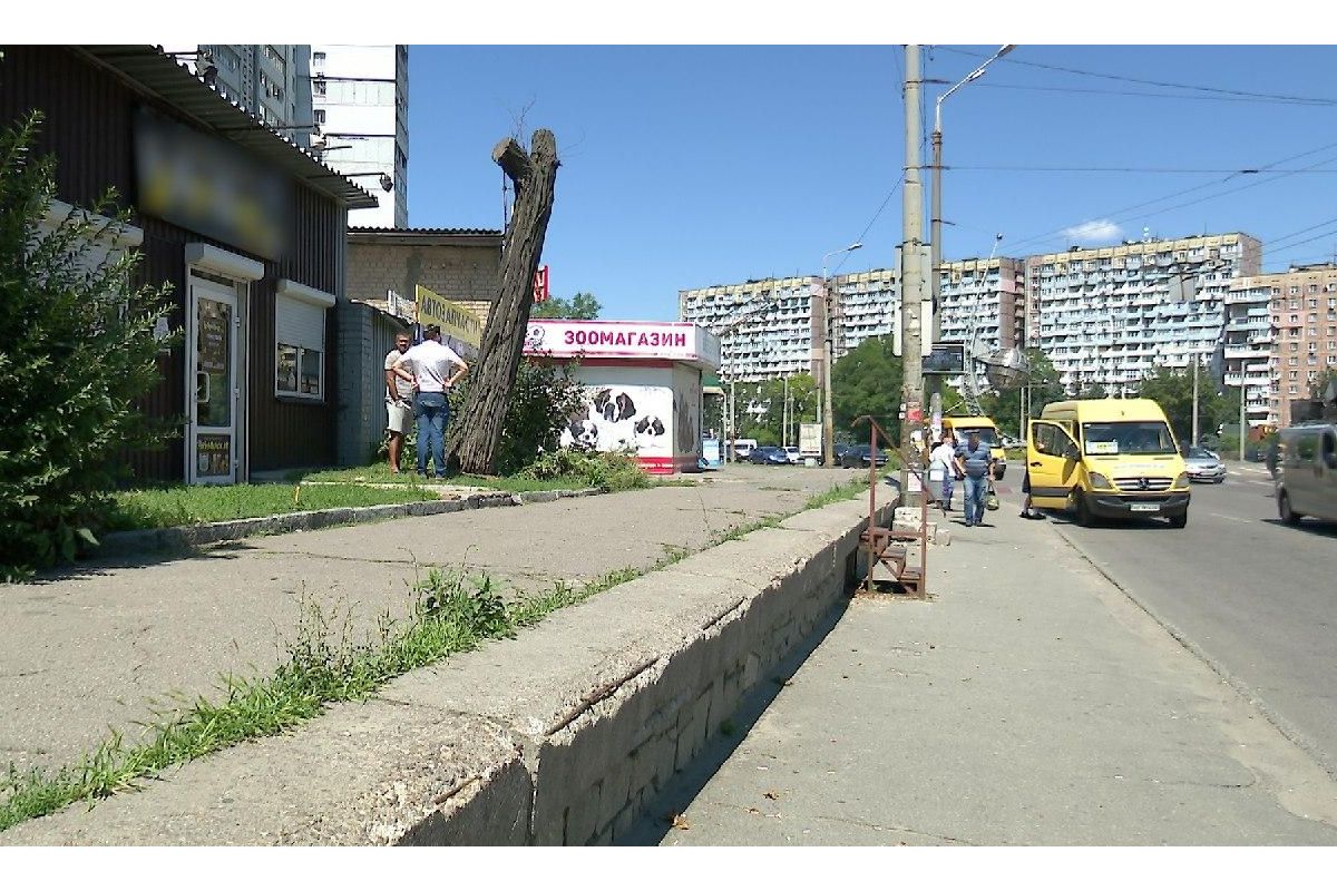 У Дніпрі виявили нелегальну автостанцію У Дніпрі виявили нелегальну автостанцію
