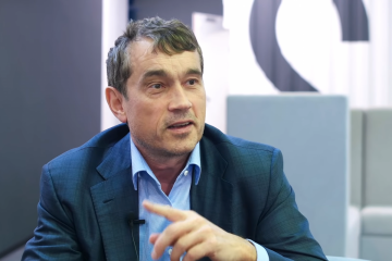 Олигарх Василий Хмельницкий продает элитную недвижимость в центре Киева, выведенную у разворованного им же банка «Хрещатик»  Олигарх Василий Хмельницкий продает элитную недвижимость в центре Киева, выведенную у разворованного им же банка «Хрещатик»