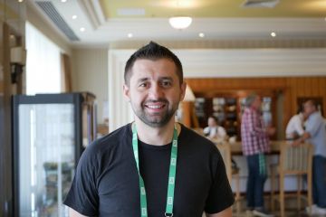 Давид Арахамія став своєрідним еталоном про-президентської партії «Слуга народу». Україна переходить у нову епоху де стандартні популістичні та абсурдні твердження відкрито зневажаються народом Давид Арахамія став своєрідним еталоном про-президентської партії «Слуга народу». Україна переходить у нову епоху де стандартні популістичні та абсурдні твердження відкрито зневажаються народом