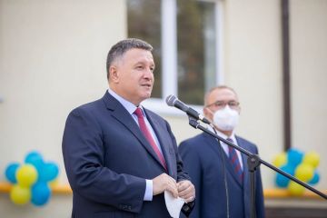 Арсен Аваков: Ще 35 родин гвардійців отримали житло, на черзі відкриття дитячого садочку та школи Арсен Аваков: Ще 35 родин гвардійців отримали житло, на черзі відкриття дитячого садочку та школи