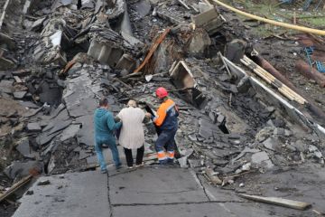 Зведений загін ДСНС відновлює зруйновану інфраструктуру в містах Балаклія та Ізюм Зведений загін ДСНС відновлює зруйновану інфраструктуру в містах Балаклія та Ізюм