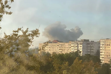 Масований обстріл Запоріжжя: є влучання в готель у центральному парку, люди – під завалами Масований обстріл Запоріжжя: є влучання в готель у центральному парку, люди – під завалами