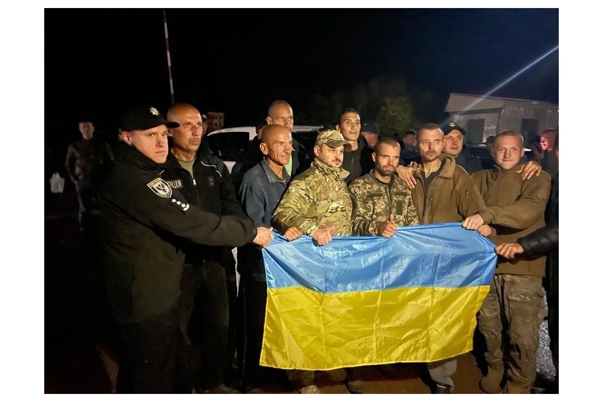 Начальника патрульної поліції Маріуполя Михайла Вершиніна та ще кількох захисників «Азовсталі» обміняли з російського полону Начальника патрульної поліції Маріуполя Михайла Вершиніна та ще кількох захисників «Азовсталі» обміняли з російського полону