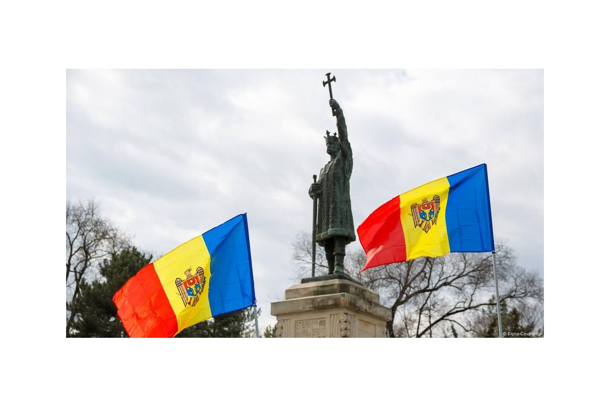 Вибори в Молдові: поліція провела обшуки через можливу підготовку заворушень Росією Вибори в Молдові: поліція провела обшуки через можливу підготовку заворушень Росією