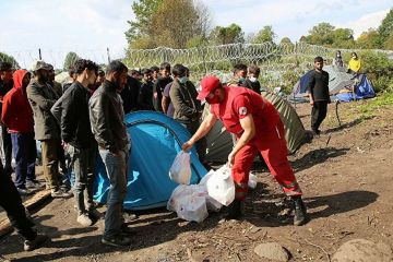 Біженці та мігранти на кордоні Білорусі та ЄС не повинні бути заручниками політичних розбіжностей Біженці та мігранти на кордоні Білорусі та ЄС не повинні бути заручниками політичних розбіжностей