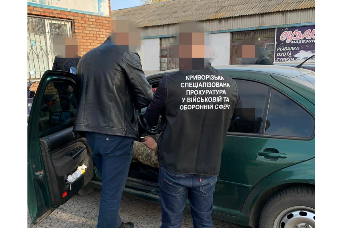 Інформаційне агентство : 1000 дол. США за непризов до армії: у Кривому Розі затримано начальника місцевого відділу Криворізького РТЦ та СП Інформаційне агентство : 1000 дол. США за непризов до армії: у Кривому Розі затримано начальника місцевого відділу Криворізького РТЦ та СП