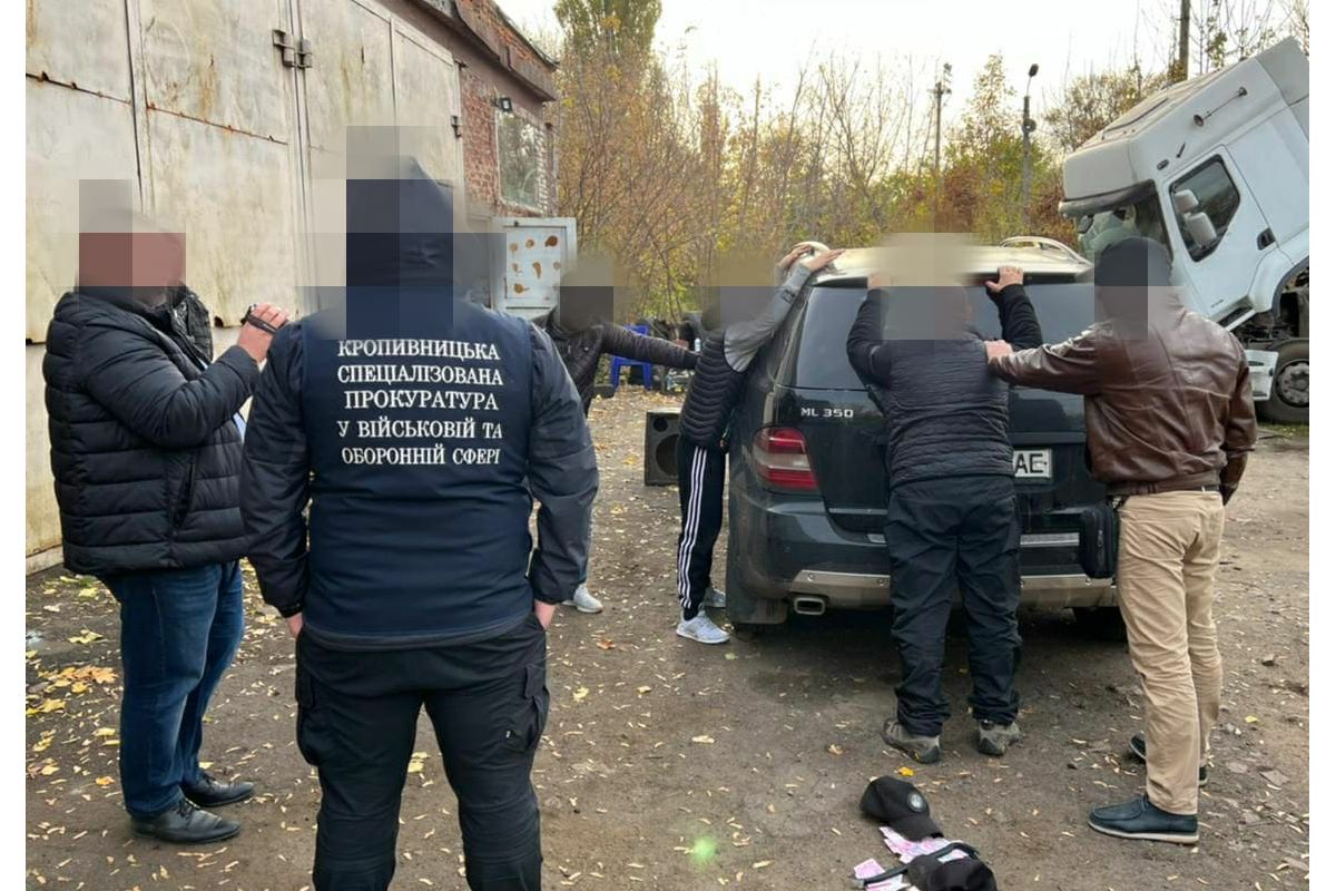 Вимагали неіснуючий борг: на Кіровоградщині військовослужбовцю повідомлено про підозру Вимагали неіснуючий борг: на Кіровоградщині військовослужбовцю повідомлено про підозру