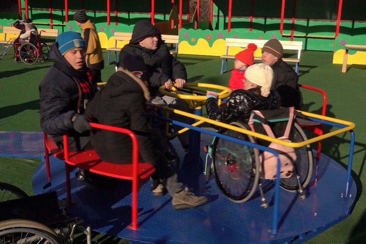 Петровський Олександр Володимирович: У місті Дніпро відкрили інклюзивний майданчик на території дитячого будинку Петровський Олександр Володимирович: У місті Дніпро відкрили інклюзивний майданчик на території дитячого будинку