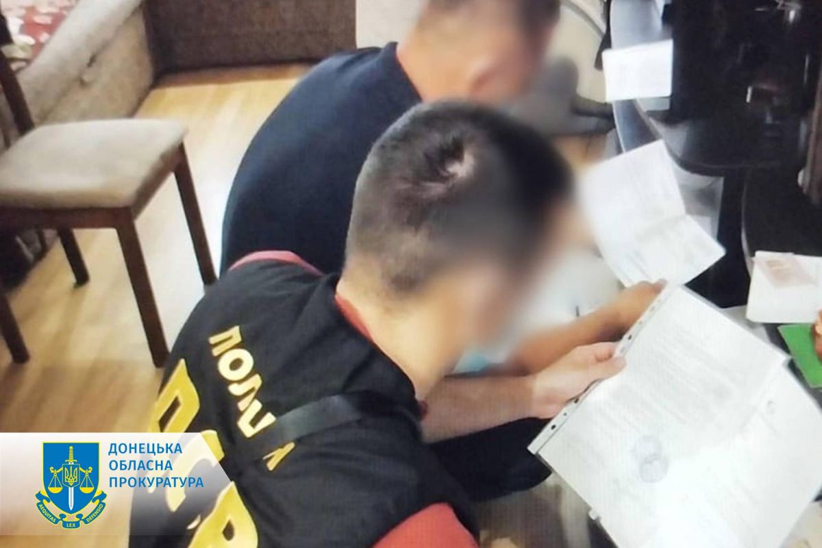 Заробляли на депозитах вкладників – на Донеччині викрито організовану групу банківських працівників Заробляли на депозитах вкладників – на Донеччині викрито організовану групу банківських працівників