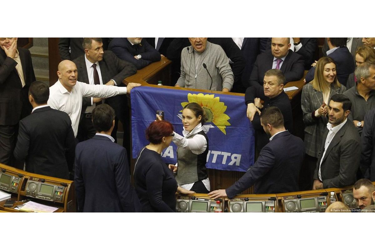 Кількох нардепів від колишньої ОПЗЖ достроково позбавлять мандатів і громадянства України, – LB Кількох нардепів від колишньої ОПЗЖ достроково позбавлять мандатів і громадянства України, – LB