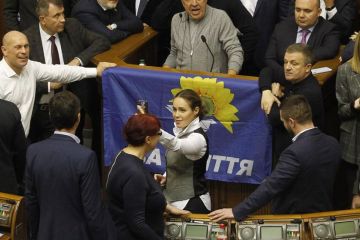 Кількох нардепів від колишньої ОПЗЖ достроково позбавлять мандатів і громадянства України, – LB  Кількох нардепів від колишньої ОПЗЖ достроково позбавлять мандатів і громадянства України, – LB