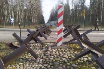 Польща почала облаштовувати протитанкові загородження на кордоні з росією та білоруссю, — міністр оборони Польщі Маріуш Блащак  Польща почала облаштовувати протитанкові загородження на кордоні з росією та білоруссю, — міністр оборони Польщі Маріуш Блащак