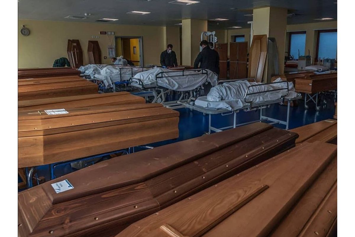 В Італії від коронавірусу загинула рекордна кількість людей В Італії від коронавірусу загинула рекордна кількість людей