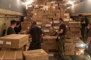 В аеропорт Бориспіль з Гуанчжоу доставили тести на розпізнавання коронавірусу В аеропорт Бориспіль з Гуанчжоу доставили тести на розпізнавання коронавірусу