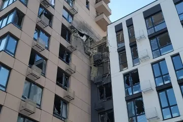 ​⚡️⚡️Ворог знову обстріляв Київ – пошкоджені будівлі у Святошинському та Шевченківському районах