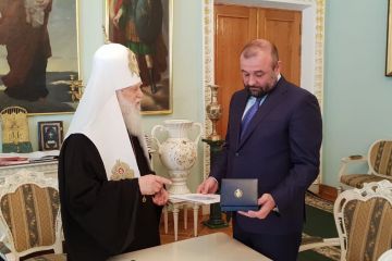 Олександр Володимирович Петровський  нагороджений Орденом Святого Архістратига Михаїла  І – го ступеня. Олександр Володимирович Петровський  нагороджений Орденом Святого Архістратига Михаїла  І – го ступеня.