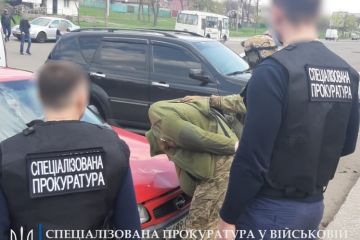 1100 доларів хабара: за процесуального керівництва спецпрокуратури на Черкащині затримано заступника військового комісара 1100 доларів хабара: за процесуального керівництва спецпрокуратури на Черкащині затримано заступника військового комісара