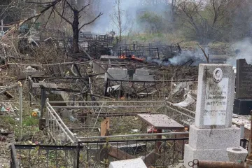 ​Російське вторгнення в Україну : Під час сьогоднішнього обстрілу Одеси ракети також влучили в один з міських цвинтарів. 