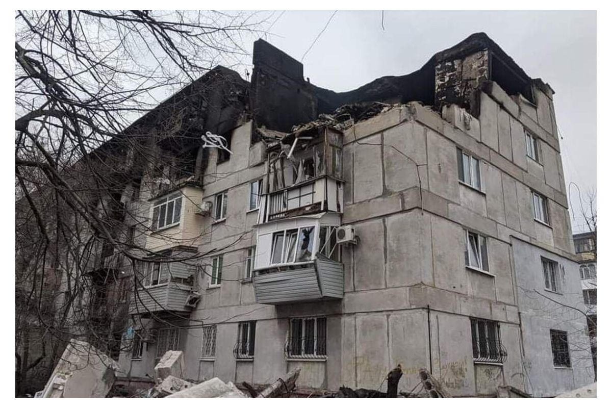 Російське вторгнення в Україну : Обстріли військами РФ міст Луганської області Російське вторгнення в Україну : Обстріли військами РФ міст Луганської області
