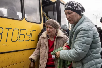 ​Російське вторгнення в Україну : По Маріуполю!