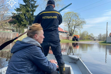 Наразі в Україні підтоплено 1 225 дворогосподарств і 219 будинків Наразі в Україні підтоплено 1 225 дворогосподарств і 219 будинків