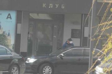 «Слуга народа» Лерос выдал очередную порцию компромата на Ермака и его «ОПГ»  «Слуга народа» Лерос выдал очередную порцию компромата на Ермака и его «ОПГ»