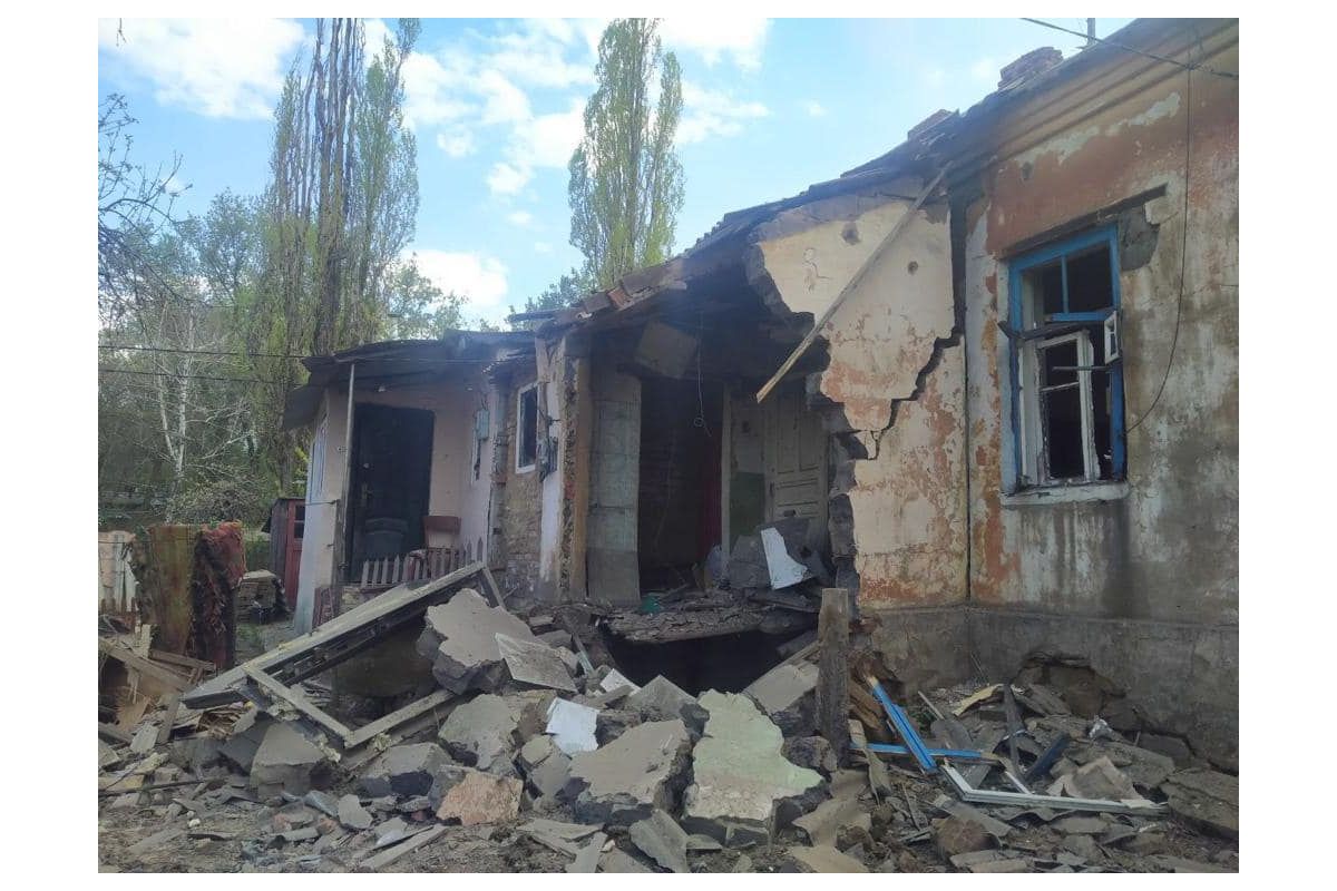 Ворог рясно усипає Донеччину смертоносним залізяччям – є загиблі та поранені Ворог рясно усипає Донеччину смертоносним залізяччям – є загиблі та поранені