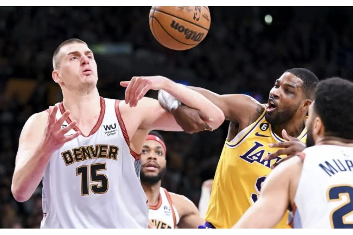 Трехочковый лидера "Денвера" через руки звезды "Лейкерс": момент дня в НБА