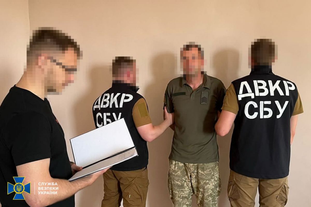 СБУ затримала ще одного «крота» в ЗСУ, який шпигував за українськими бойовими літаками і бронемашинами «MaxxPro» СБУ затримала ще одного «крота» в ЗСУ, який шпигував за українськими бойовими літаками і бронемашинами «MaxxPro»