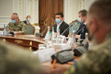 Президент во время встречи с резервистами: Украине повезло, что у нее есть такие герои Президент во время встречи с резервистами: Украине повезло, что у нее есть такие герои