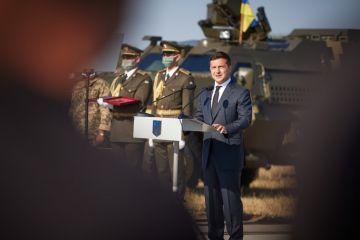 Владимир Зеленский: Сине-желтый флаг является неизменным символом нашего свободного, демократического, независимого государства Владимир Зеленский: Сине-желтый флаг является неизменным символом нашего свободного, демократического, независимого государства