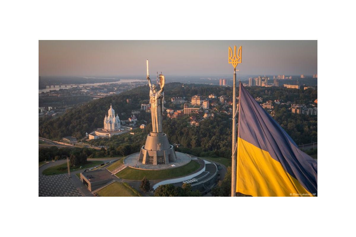 Зеленський у День прапора: Синьо-жовтий - символ спасіння та незламності Зеленський у День прапора: Синьо-жовтий - символ спасіння та незламності